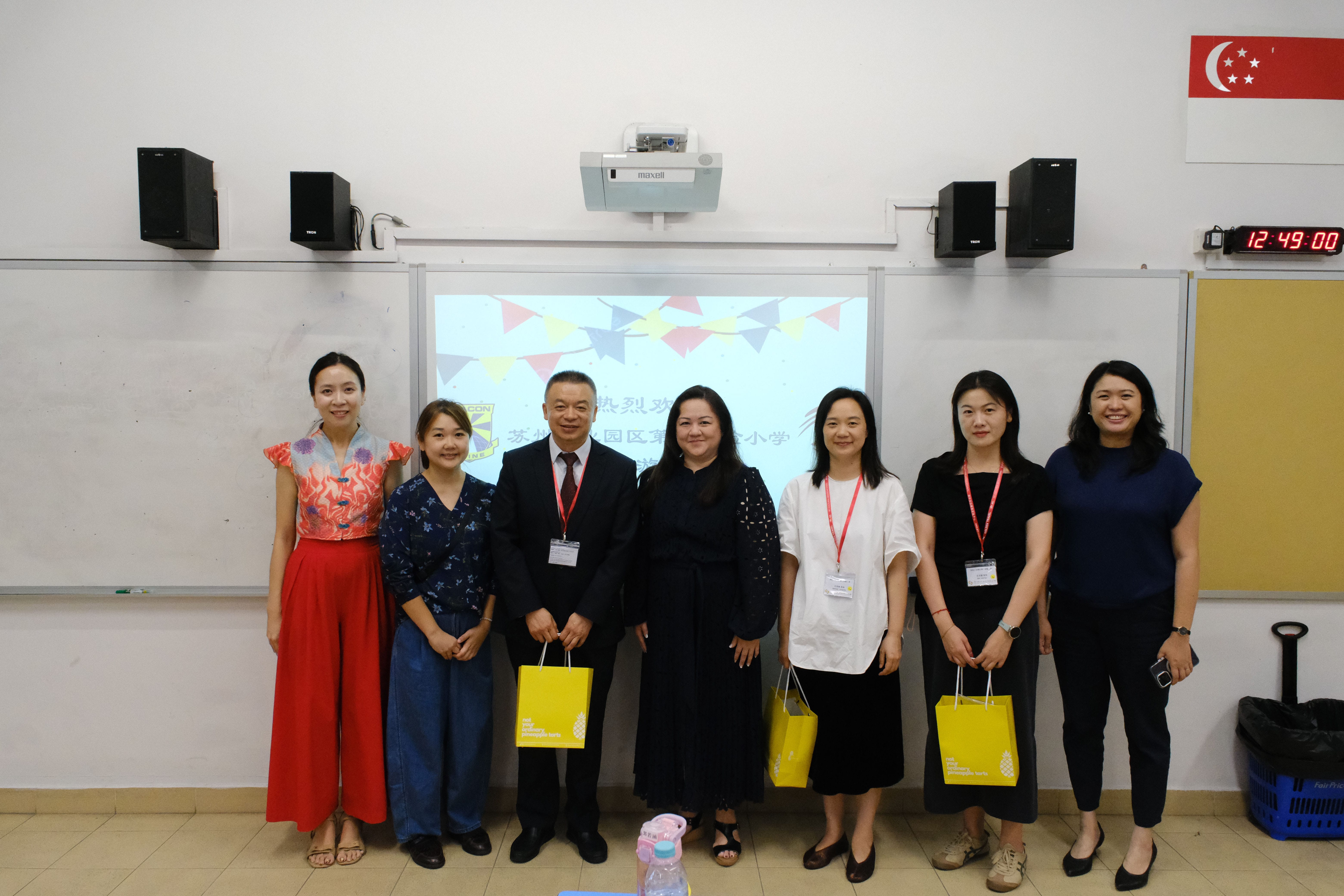 A group photo to celebrate the friendship and partnership between Beacon Primary School and SIP No. 2 Experimental Primary School. 